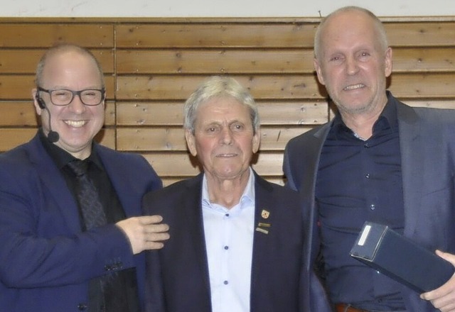 Der bisherige Brgermeister, der neue ... links, und Edwin Hofmann in der Mitte  | Foto: Rainer Ruther