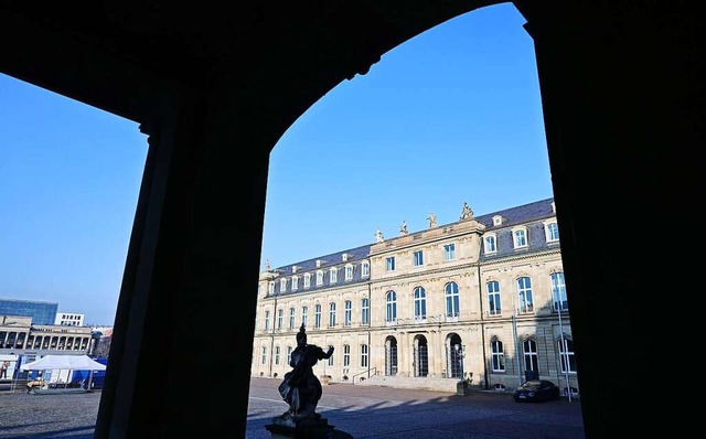 Das Neue Schloss in Stuttgart ist der Sitz des Landesfinanzministeriums.  | Foto: Bernd Weibrod (dpa)