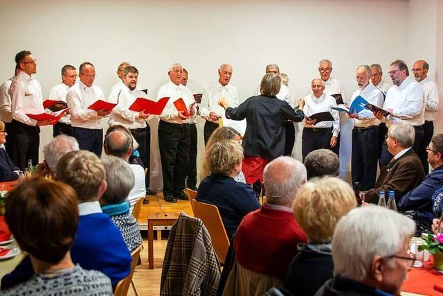 Der Mnnerchor Zell-Riedichen bietet ein heiteres Gesangspotpourri zum Hundertsten