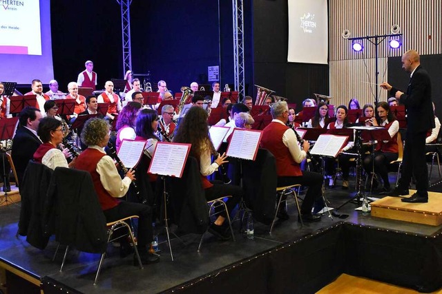 Der Musikverein Herten begeisterte sei...gen und toll gespielten Jahreskonzert.  | Foto: Thomas Loisl Mink