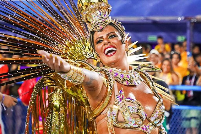 Eine Tnzerin einer brasilianischen Samba-Tanzschule  | Foto: William Volcov