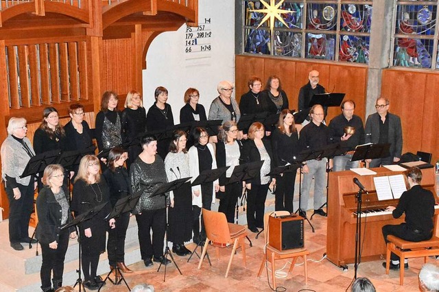 Zu einem Konzert mit weihnachtlichen L...terzartener Chor Popchor&#8217;n  ein.  | Foto: Thomas Biniossek