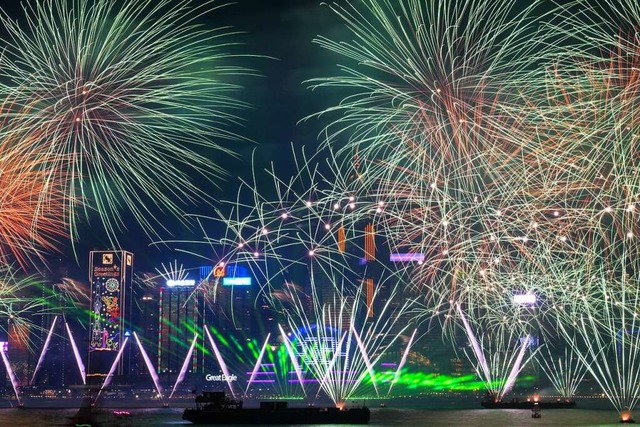 Die Geschichte des Feuerwerks fhrt me...000 Jahre in die Vergangenheit zurck.  | Foto: Zhu Wei (dpa)