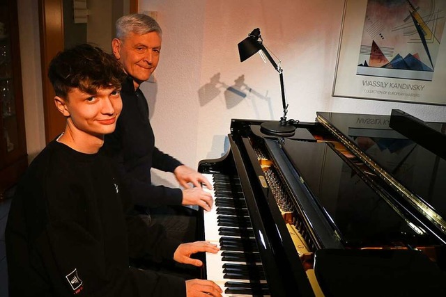 Vater und Sohn an den Tasten im Schlie...s hochkartige Wettbewerbe bestritten.  | Foto: Roland Wagner