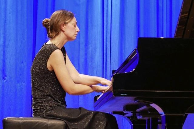 Preisgekrnte Pianistin mit ausgereifter Technik und sensiblem Spiel