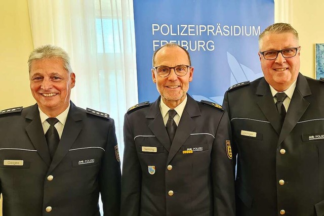 Stabwechsel: Freiburgs Polizeiprsiden...als neuen Revierleiter in Rheinfelden.  | Foto: Stefan Ammann
