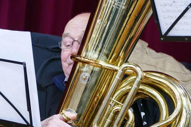 Seit 60 Jahren an der Tuba und ein Kenner des Vereins