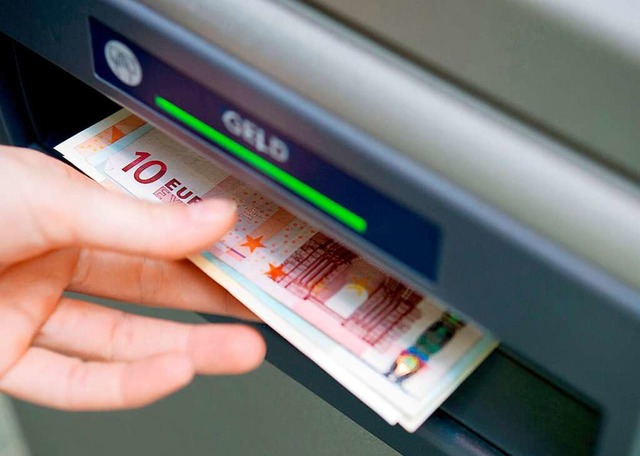 Am besten keinen zuschauen lassen beim Geldautomaten!  | Foto: Andrea Warnecke