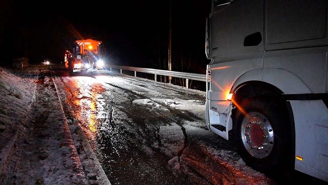 Auf der Spirzenstrae Richtung St. Mr... des Eisregens teilweise nichts mehr.   | Foto: Kamera24 