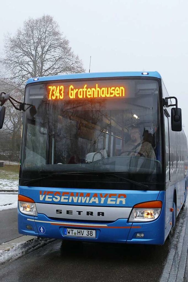 Linienbusse fuhren die BZB-Bushaltestelle erst nach 8 Uhr an.  | Foto: Stefan Limberger-Andris