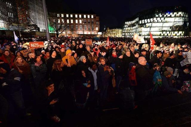 Fast 10.000 demonstrieren in Freiburg gegen Rechtsextremismus