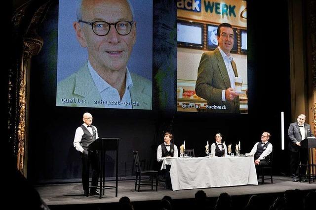 Correctiv enthllt neue Details zum Potsdamer Rechtsradikalen-Treffen als szenische Lesung im Theater