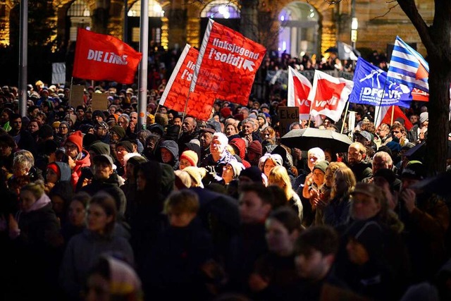 Im ganzen Land demonstrieren Menschen gegen Rechts &#8211; wie hier in Freiburg.  | Foto: Ingo Schneider