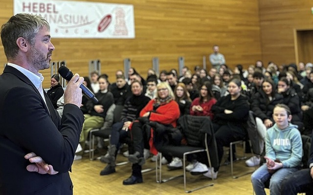 Als ehemaliger Realschler sprach  Lan... groen Bedeutung der Mittleren Reife.  | Foto: Jonathan Flor