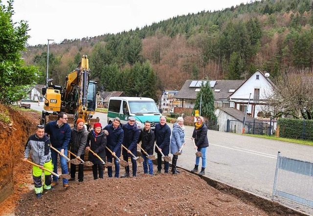 Der Spatenstich fr den neuen Radweg in Mnchweier erfolgte am Donnerstag.  | Foto: Sandra Decoux