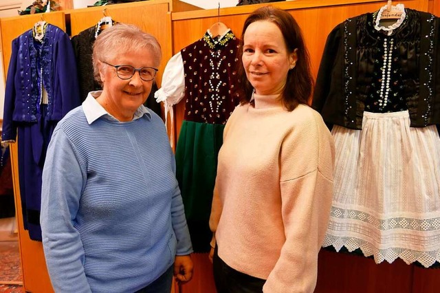 Fr Miriam Wehrle (rechts) sucht der Trachtenfundus eine Nachfolgerin.  | Foto: Louisa Krieg