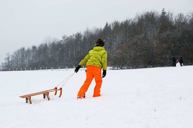 Ganz schn sportlich ohne Lift: Im Dre...s der Schlitten selbst gezogen werden.  | Foto: Friso Gentsch (dpa)