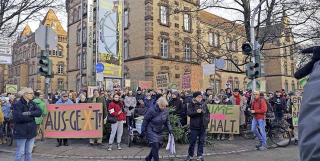 Vom Augustaplatz ging&#8217;s zur Kreu...#8222;Die Bume mssen bleiben&#8220;.  | Foto: Ralf Burgmaier