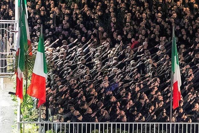 Italien erlaubt den rmischen Gru, die italienische Variante des Hitler-Grues