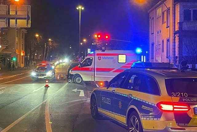 T�dlicher Unfall auf der Eschholzstra�e in Freiburg: 29-j�hriger Radler wird von SUV erfasst und stirbt