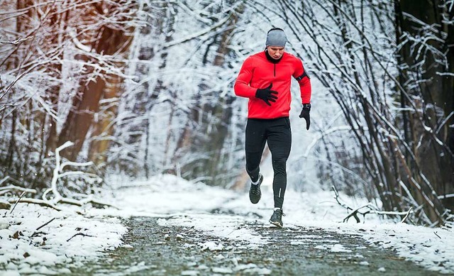 Gut gerstet steht dem Laufen im Winter nichts im Wege.  | Foto: leszekglasner (stock.adobe.com)