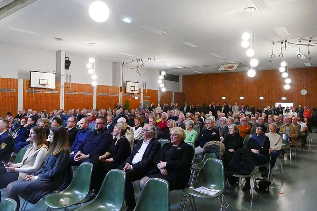 Rund 300 Gste kamen zum Neujahrsempfa... Mehrzweckhalle von  Efringen-Kirchen.  | Foto: Katrin Fehr