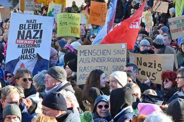 Fotos: Zehntausende gehen in Freiburg gegen Rechtsextreme auf die Stra�e