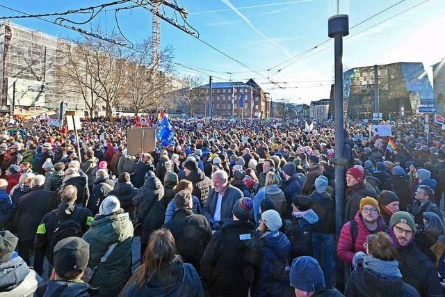 25.000 demonstrieren in Freiburg gegen Rechtsextremismus