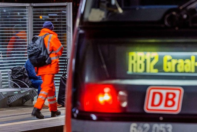 Die Lokfhrergewerkschaft GDL hat die ...n Bahn zum nchsten Streik aufgerufen.  | Foto: Jens Bttner (dpa)