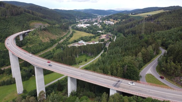 Ein Unfall mit fnf Verletzten ereigne...ch am Sonntag auf der Gutachtalbrcke.  | Foto: kamera24