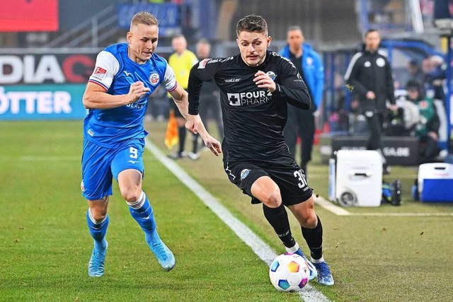 Florent Muslija (rechts) vom SC Paderborn will zum SC Freiburg  | Foto: IMAGO/Ulrich Hufnagel