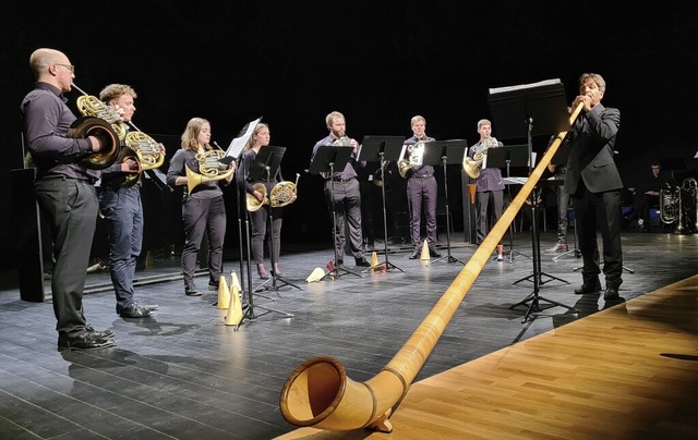 Christian Holenstein lie beim Hornkon...sterbauvereins das Alphorn erklingen.   | Foto: Stefan Ammann