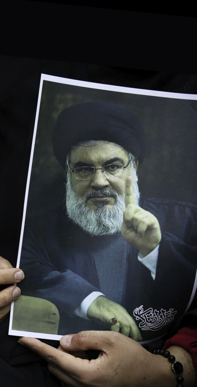 Das Portrt des Hisbollah-Chefs Nasrallah bei einer Demo in Teheran  | Foto: Rouzbeh Fouladi