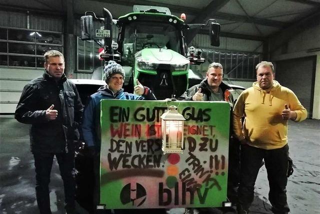 Winzer aus Achkarren fhrt mit dem Traktor zur Demo nach Berlin