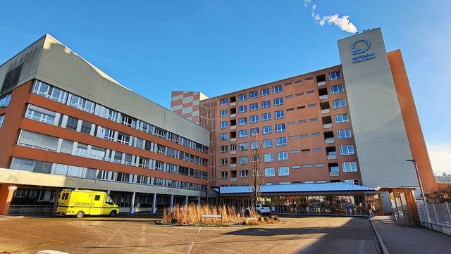 Noch steht das Klinikum in der Klosten...nen Neubau nahe der Autobahn beginnen.  | Foto: Karl Kovacs