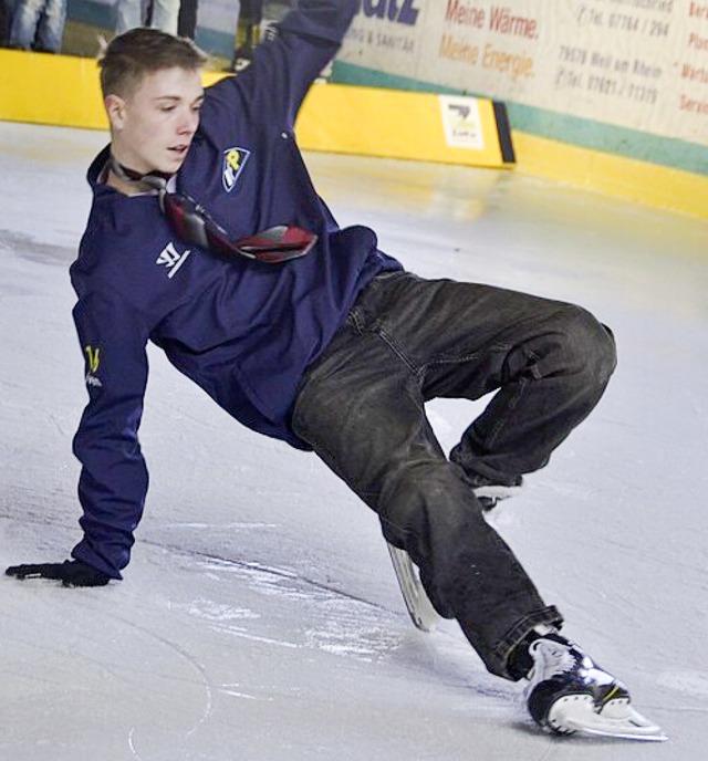 Mit ihrer Akrobatik auf dem Eis begeisterten die jungen Freestyler  | Foto: Christiane Sahli