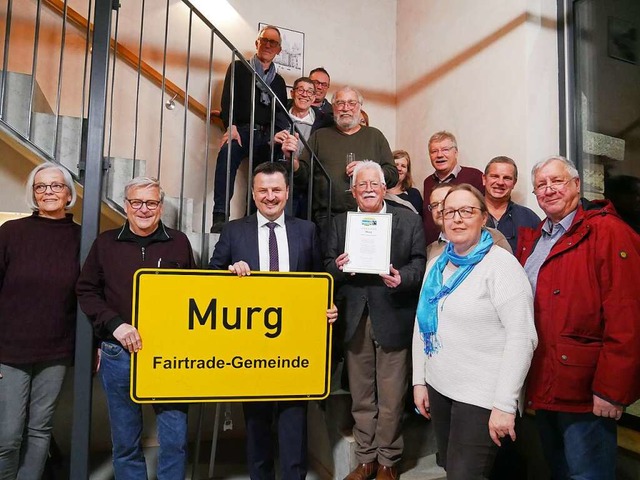 Der Gemeinderat, Mitglieder der Steuer...hn Jahre  Murg als Fairtrade-Gemeinde.  | Foto: Michael Gottstein