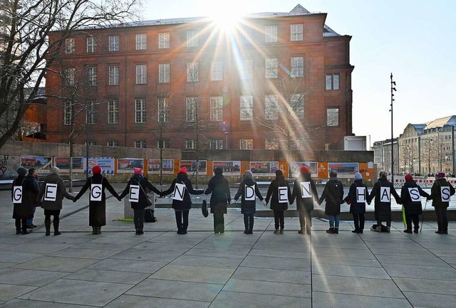 Die Mahnwache gegen den Hass der &#822...n Synagoge in Freiburg am 20. Januar.   | Foto: Michael Bamberger