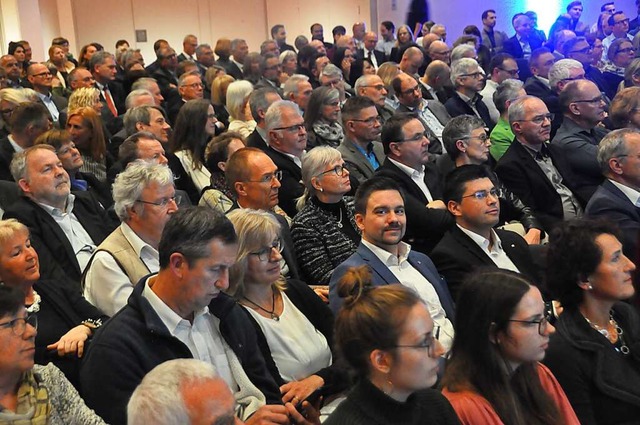 Rund 450 Gste aus Politik, Wirtschaft...mpfang in die Schopfheimer Stadthalle.  | Foto: Daniel Gramespacher