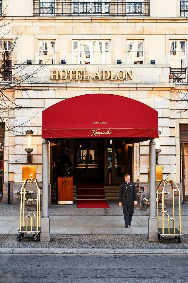 Der Eingang des Hotel Adlon in Berlin  | Foto: IMAGO/xdantebusquetsx