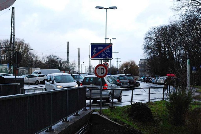 Der Parkplatz Rathaus wird als erste E...igitales Parkleitsystem angeschlossen.  | Foto: Sylvia-Karina Jahn