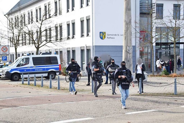 Spezialeinsatzkrfte der Polizei sind ...-Rot im Rhein-Neckar-Kreis imEinsatz.  | Foto: Ren Priebe (dpa)