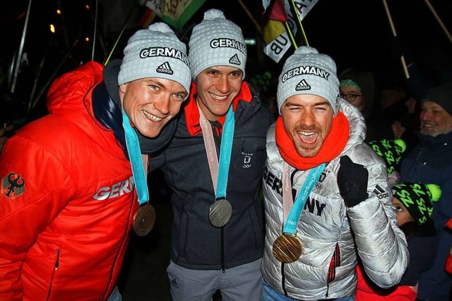 Ein groer Moment: Nach den Olympische... Breitnau mit ihren Medaillen feiern.   | Foto: IMAGO/Zoonar.com/Joachim Hahne
