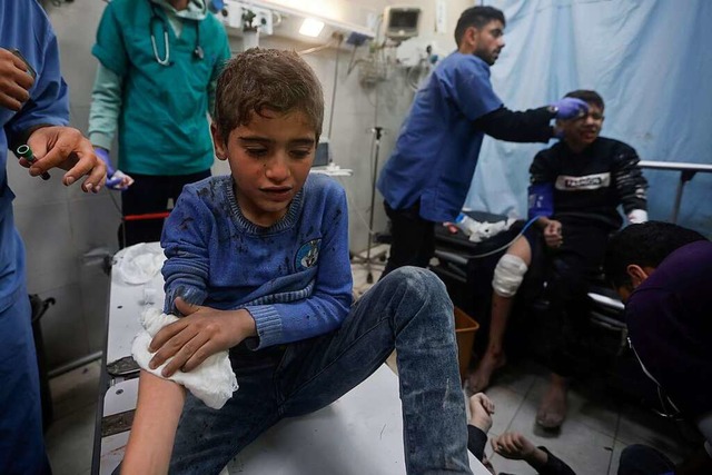 Palstinensische Kinder, die bei israe...htlingslager im sdlichen Gazastreifen  | Foto: Mohammed Dahman (dpa)