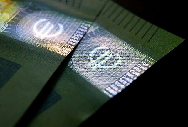 Der Leitzins, zu dem sich Banken im Eu...nnen, bleibt zunchst bei 4,5 Prozent.  | Foto: Karl-Josef Hildenbrand (dpa)