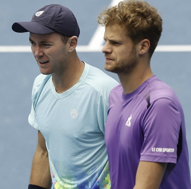 Dominik Koepfer (links) und Yannik Hanfmann in Melbourne  | Foto: IMAGO/Juergen Hasenkopf