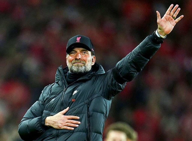 Liverpools Trainer Jrgen Klopp winkt ...m Ende dieser Saison den FC Liverpool.  | Foto: Jon Super (dpa)