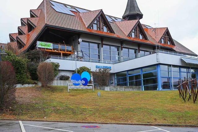 Im Hallenbad Blubb sollen neue Schrnk...eiderume mit Duschen erneuert werden.  | Foto: Wilfried Dieckmann