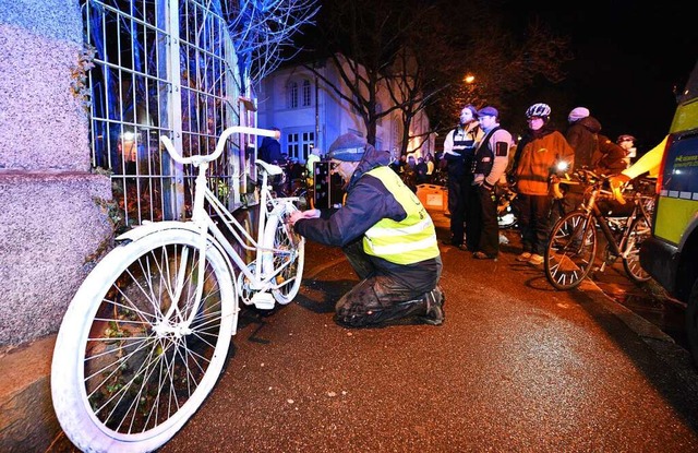 Das Ghostbike soll an den tdlichen Unfall erinnern.    | Foto: Rita Eggstein