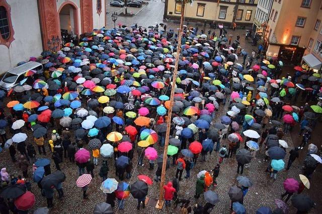 700 Menschen demonstrieren in Bad Sckingen fr Toleranz und gegen Hass